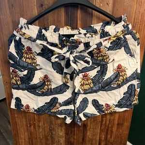 Light and cute linen shorts from H&M. Navy and orange accents with belt